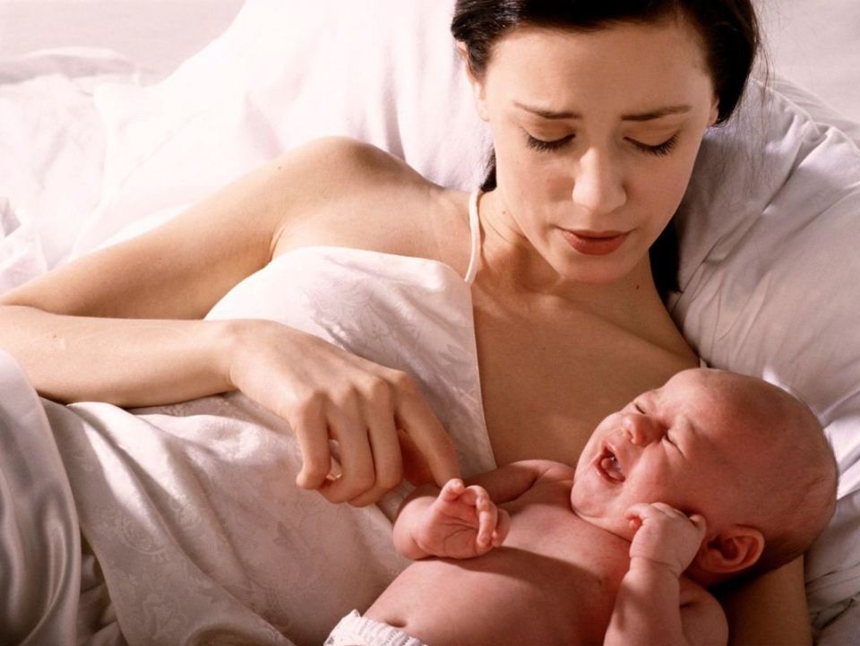 Mất ngủ sau sinh gây căng thẳng cho các mẹ và ảnh hưởng tiêu cực đến sự phát triển của bé