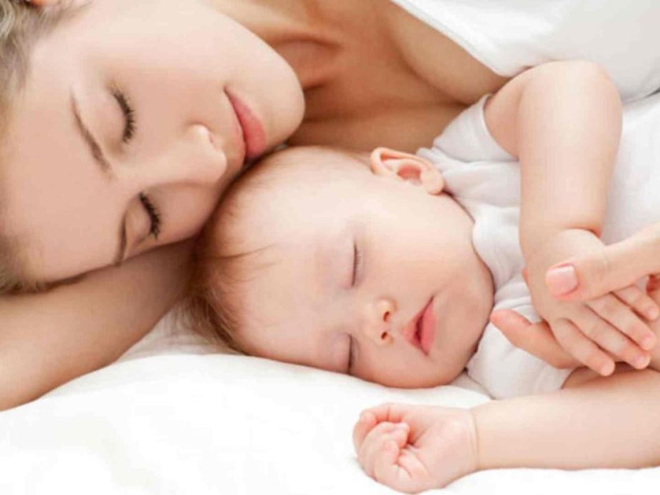 Giải pháp nào giúp tối ưu giấc ngủ và giảm stress cho các mẹ sau sinh?